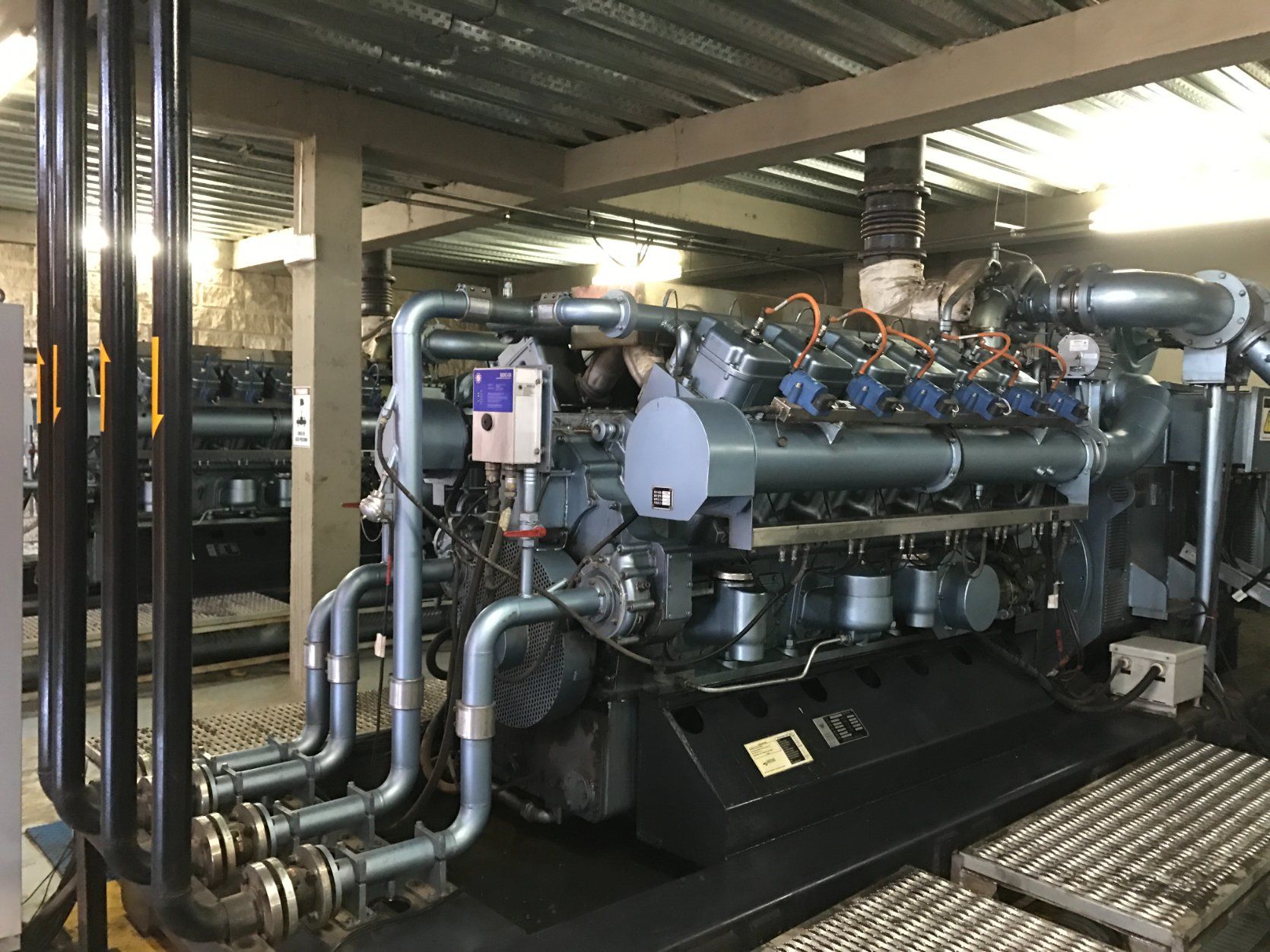 Gas engine and generator package